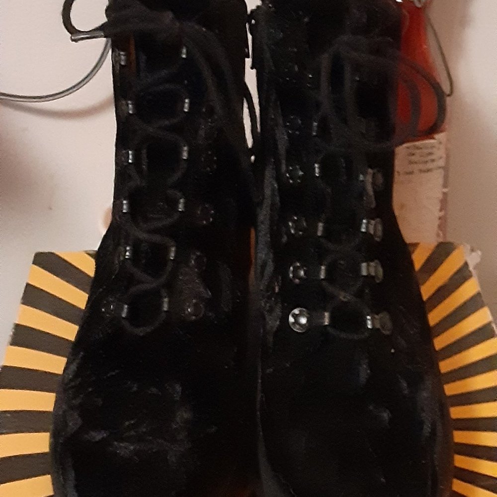 Combat boots